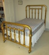 El valor de una cama de latón antiguo