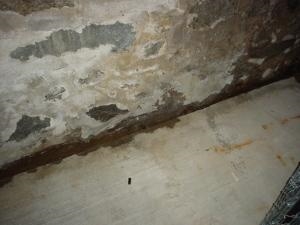 Hogyan lehet eltávolítani a régi festéket az alagsori falakból