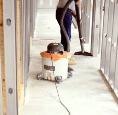 A melhor maneira de limpar a poeira do drywall
