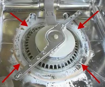 Kaip išvalyti „Bosch“ indų plovimo mašiną, kuri palieka skalbiklio likučius ant akinių