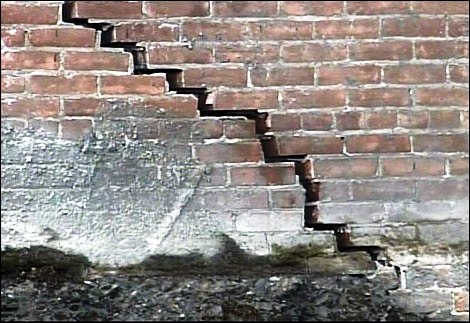 Come rinforzare un muro di blocchi di cemento vuoto