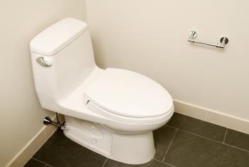 トイレの標準的な配管穴は何ですか？