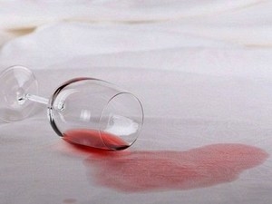 Как удалить пятна красного вина с ковра