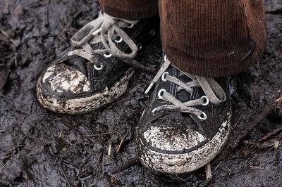 Tahrojen poistaminen kenkiä