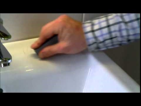 Come rimuovere i graffi da una toilette in porcellana