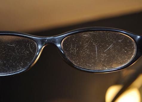 Comment enlever le fixatif des lunettes