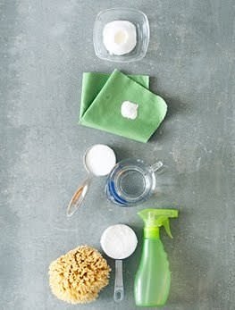 Remedii de curățare de casă pentru plastic clar