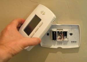 Comment enlever un thermostat White-Rodgers du mur