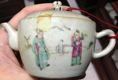 Wie man antike Teekannen schätzt