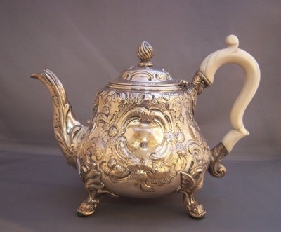 Antika Çaydanlıklar Nasıl Değerlenir