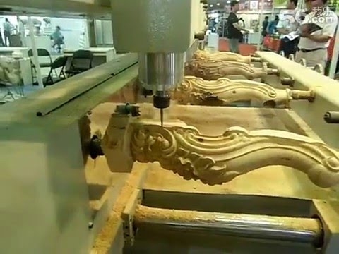 Como remover esculturas em uma mesa de madeira