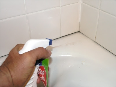 Cómo quitar el calafateo de silicona de una pared pintada