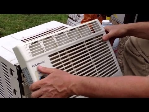 Hur man tar bort framsidan av ett luftkonditioneringsapparat i Frigidaire-rummet