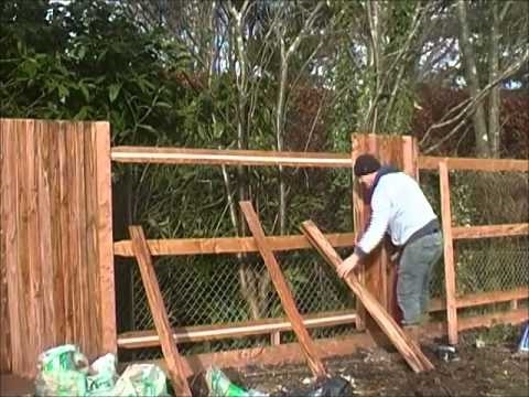 Comment construire une clôture sur une pente