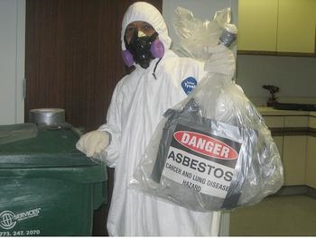 Hvordan rengjøre asbeststøv