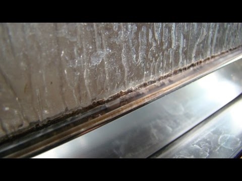 Cómo quitar las manchas de aluminio de las ventanas de vidrio