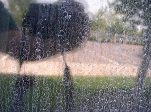 Come rimuovere le macchie di alluminio dalle finestre di vetro