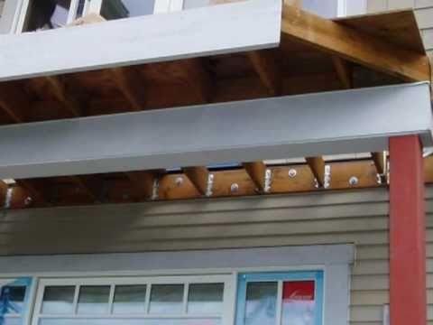 Comment attacher un toit de porche à une maison