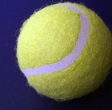 Jak ciąć piłki tenisowe, aby iść na nogi krzesła