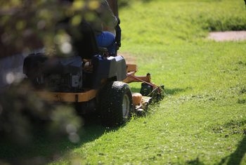 Cara Melepas Ban dari Traktor John Deere Lawn