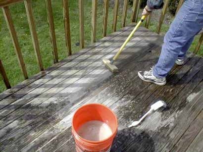Como limpar um deck fresco com água sanitária