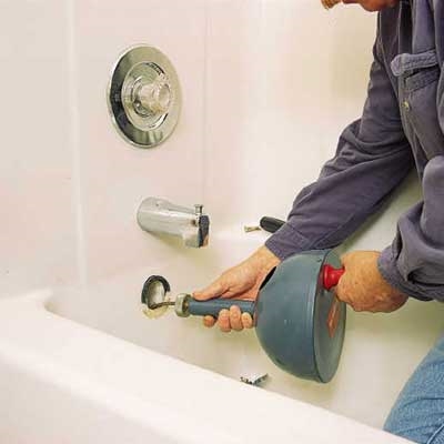 Cum să curățați un șarpe plumbing