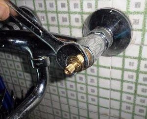 Come rimuovere un cofano del rubinetto