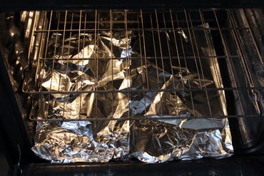 Bạn có nên sử dụng giấy bạc trong bếp nướng gas?