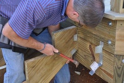 ما نوع الخشب الذي يجب استخدامه للخطوات الخارجية؟