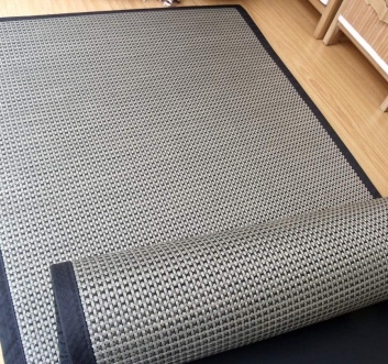 ¿Cómo se repara el borde de la alfombra?