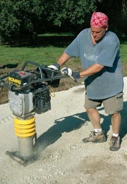 Comment compacter le sol pour la dalle de béton