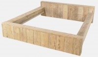Hoe een houten bedframe in elkaar te zetten