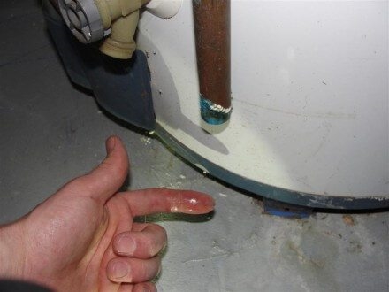 Como consertar uma válvula de alívio de pressão da caldeira com vazamento