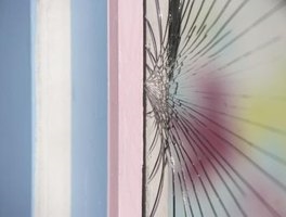 ガラス窓の亀裂を修正する最良の方法