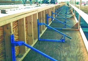 Kaip suformuoti betoninę bordiūrą ir lataką naudojant medieną