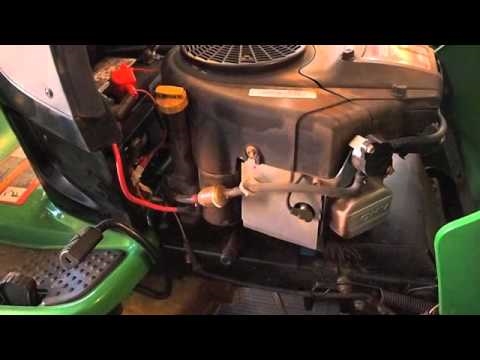 Cum să conectați la cald o mașină de tuns iarba