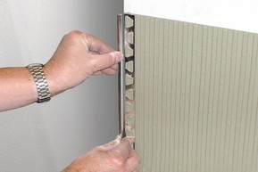 Hur man installerar Tile i ett hörnbacksplash