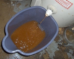 So entfernen Sie Sediment aus dem Wasserhahn