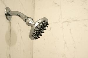Comment réparer un trou dans une douche en marbre de culture