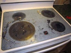 كيف تنظف الطعام المحترق من موقد السيراميك الزجاجي