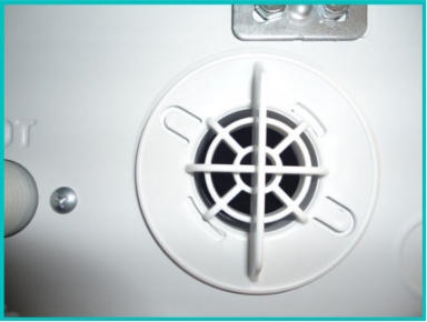 „LG“ skalbimo mašina sklinda iš oro angos