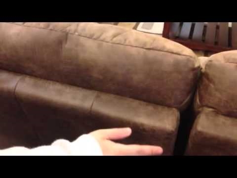 Cómo quitar la parte posterior de un sofá La-Z-Boy