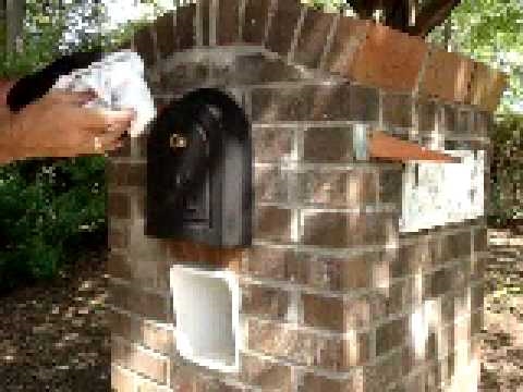 Comment remplacer une boîte aux lettres dans un support de brique