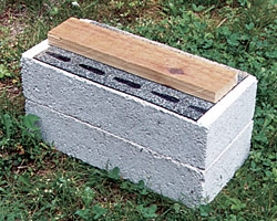 Как да покриете бетонни блокове на фондация