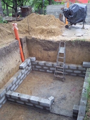 Как покрыть бетонные блоки фундамента
