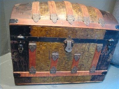 Hoe een oude houten koffer te overspuiten