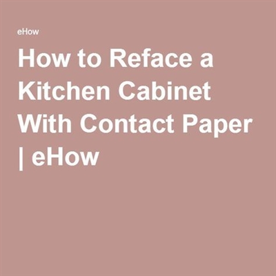 Cómo rehacer un gabinete de cocina con papel de contacto