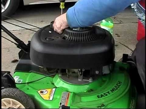 So wechseln Sie das Öl bei einem Lawn Boy 6.5 Push Mower