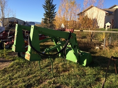 مواصفات John Deere 148 Loader