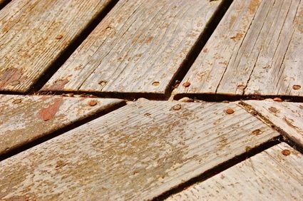 Comment réparer les fissures dans le bois sur mon pont